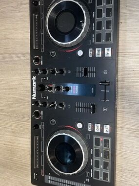 Numark Mixtrack Platinum DJ Controller – Great Condition 🎧